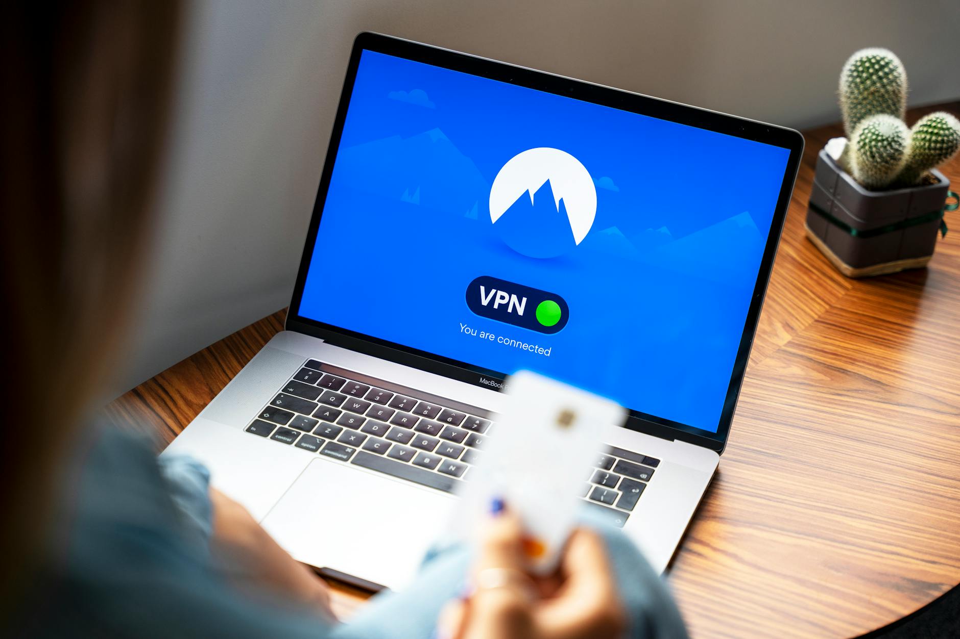 Cómo mejorar la seguridad de dispositivos conectados en el hogar
